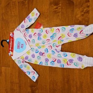 NWT 2pc Sweethearts Valentine layette w Bib